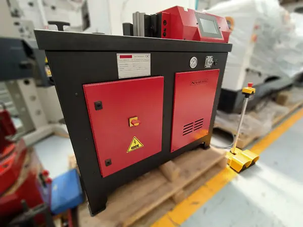 PLEGADORAS PP200CNC