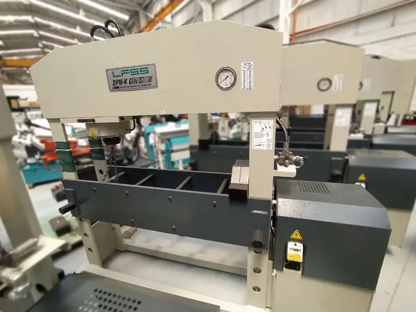 PRENSAS HIDRAULICAS DPM-K 1570/100 TIPO H